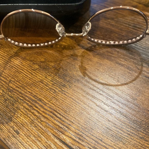Authentic Brand new Round chanel sunglasses w/ metal & imitation pearls frame. - Picture 8 of 13